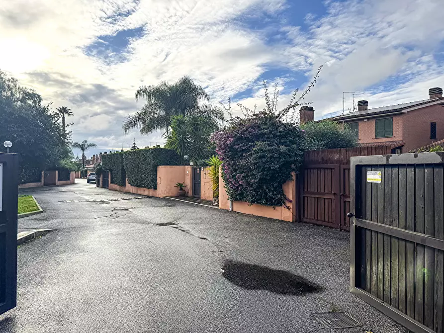 Immagine 39 di Casa quadrifamiliare in vendita  in Via Ermanno Wolf Ferrari, 169 a Roma