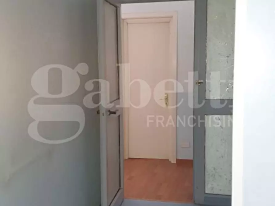 Immagine 8 di Ufficio in vendita  in Via dei Mille, 19 a Torre Annunziata