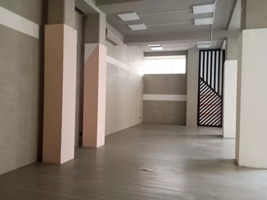 Immagine 14 di Negozio in affitto  in Via CAVOUR a Firenze