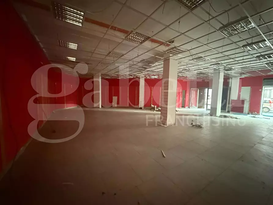 Immagine 7 di Negozio in affitto  in Piazza Riscatto a Frattamaggiore