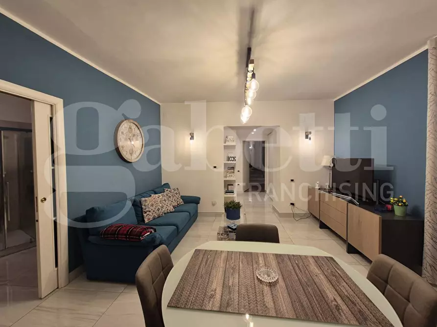 Immagine 34 di Palazzo in vendita  in Via Vesuvio a Torre Annunziata