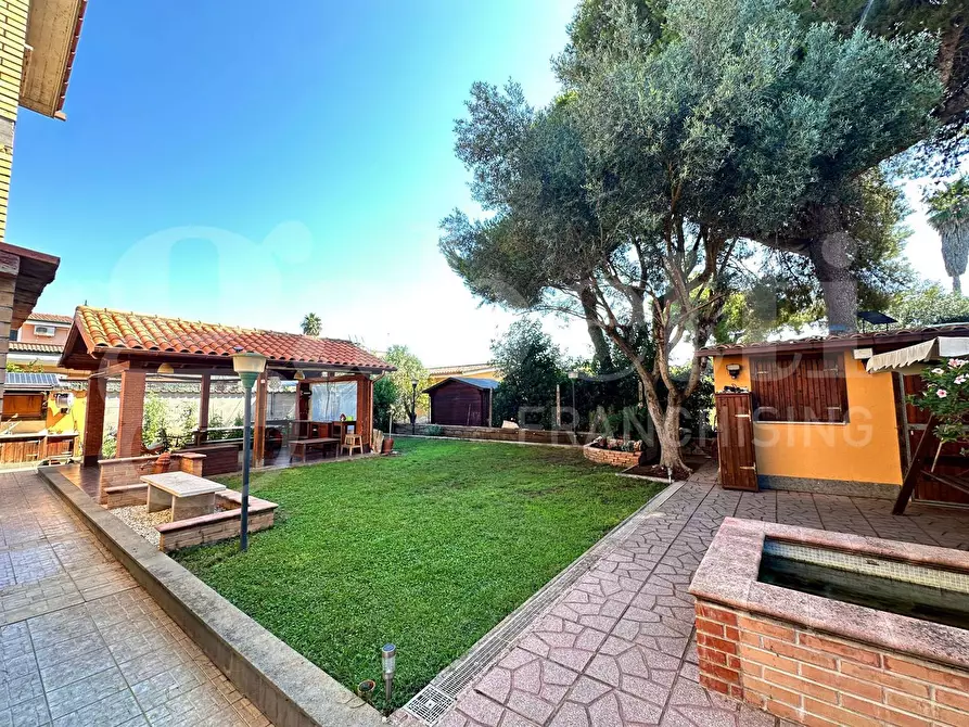 Immagine 5 di Villa in vendita  in Via dora baltea, 105 a Ardea