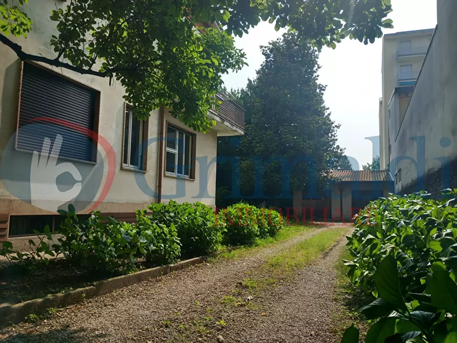 Immagine 4 di Villa in vendita  in Via Dante Alighieri, 15 a Limbiate