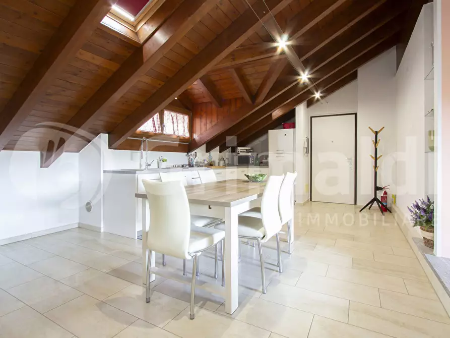 Immagine 23 di Albergo/B&B/Residence in vendita  in Via Besozzo, 12 a Mercallo