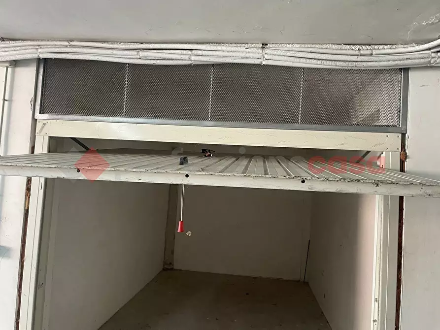 Immagine 14 di Box auto in vendita  in Viale Italia, 02 a Vitulazio