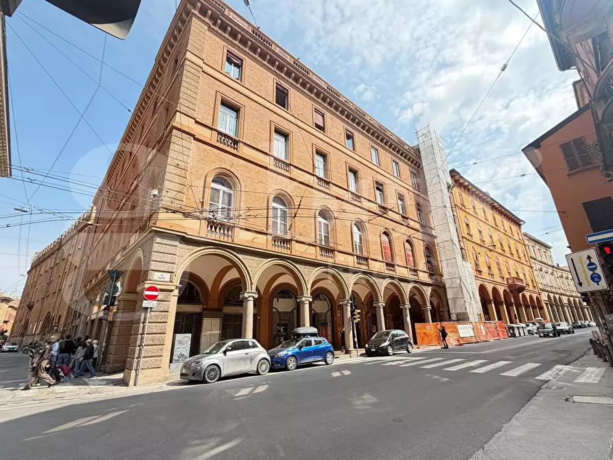 Immagine 3 di Appartamento in vendita  in Via Farini, 24 a Bologna