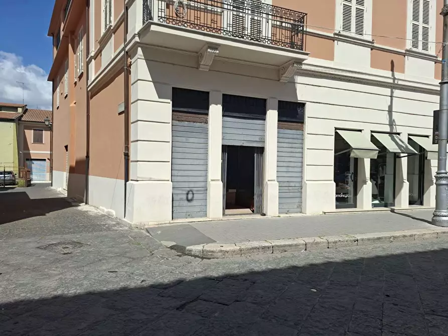 Immagine 3 di Negozio in vendita  in Corso Volsci, 151 a Sora