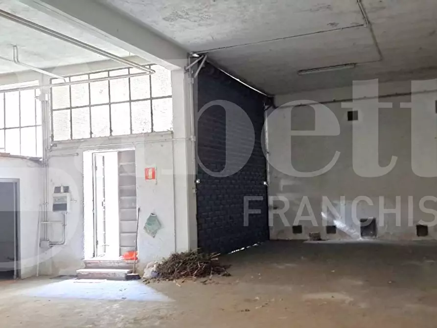 Immagine 13 di Magazzino in vendita  in Via Corigliano Calabro, 27 a Roma