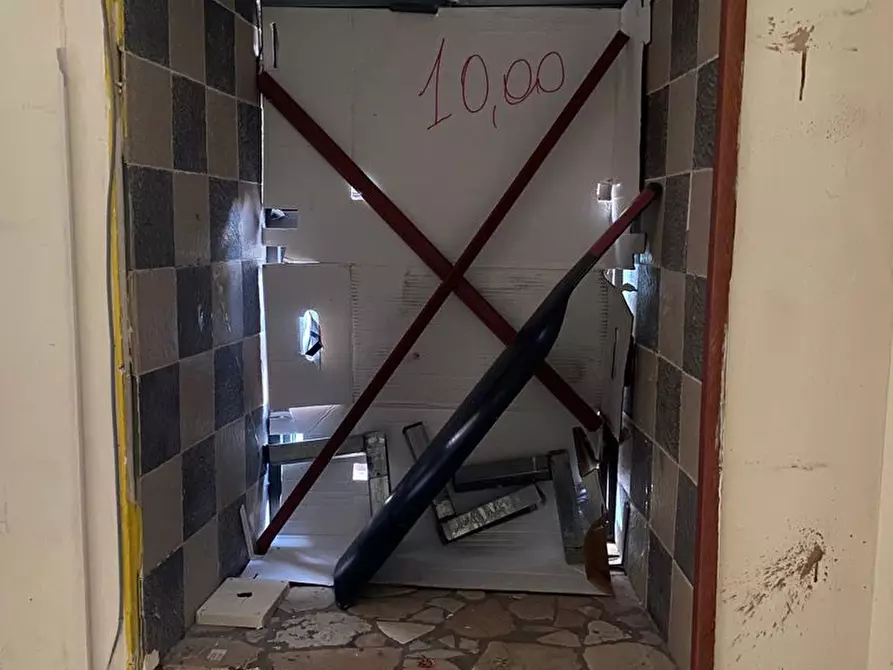 Immagine 8 di Negozio in affitto  in Via Bruno Buozzi, 9 a San Giorgio A Cremano