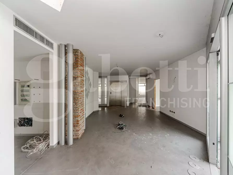 Immagine 41 di Ufficio in vendita  in Via Vezzani, 3 a Bernareggio