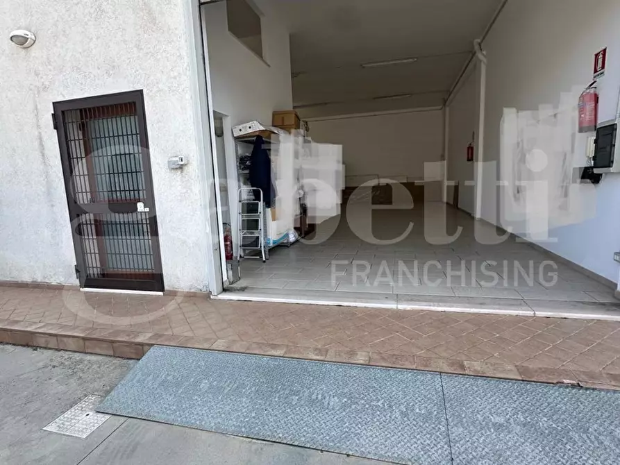 Immagine 9 di Rustico / casale in vendita  in Via Foggia a Ostuni