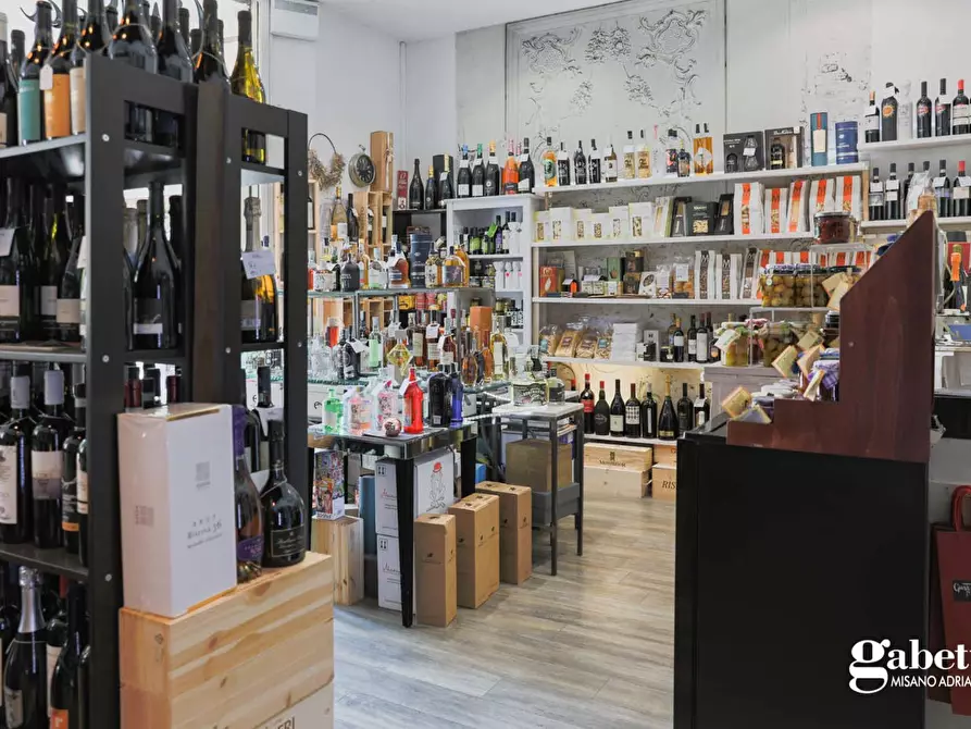 Immagine 9 di Attività commerciale in vendita  in Piazza Roosevelt, 3 a Cattolica