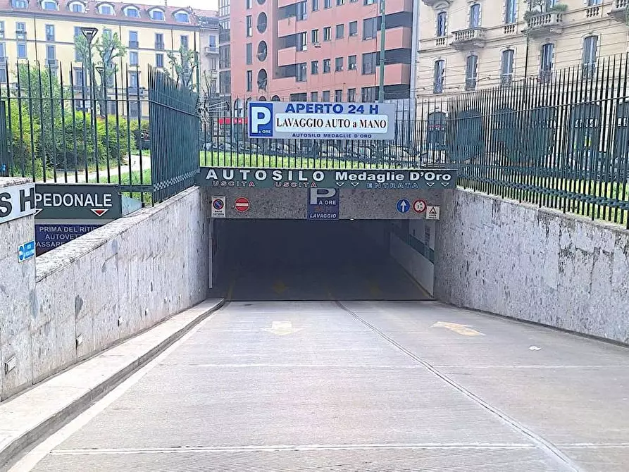 Immagine 1 di Box auto in affitto  in Viale Sabotino, 25 a Milano