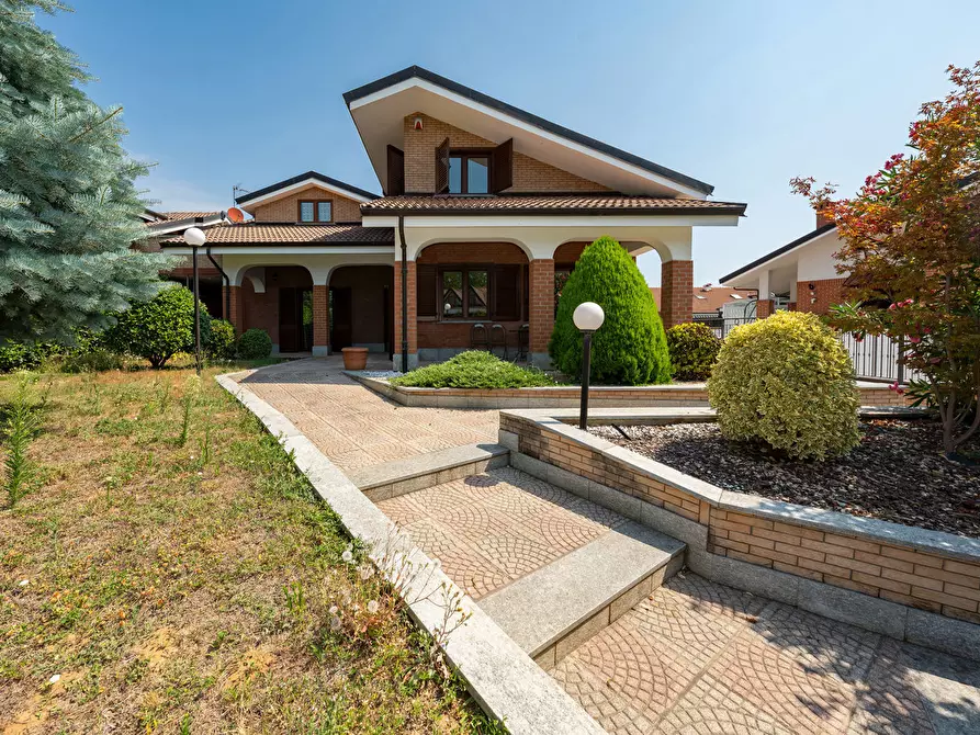 Immagine 2 di Villa in vendita  in Viale Veneto a Orbassano
