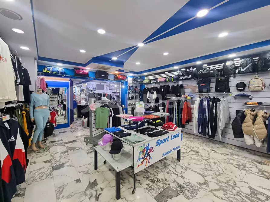 Immagine 4 di Negozio in vendita  in Viale Zecchino, 81 a Siracusa