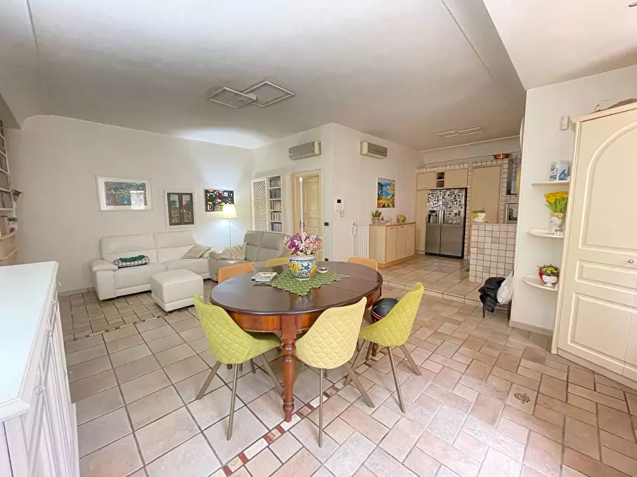 Immagine 4 di Villa in vendita  in Via campagna a Giugliano In Campania