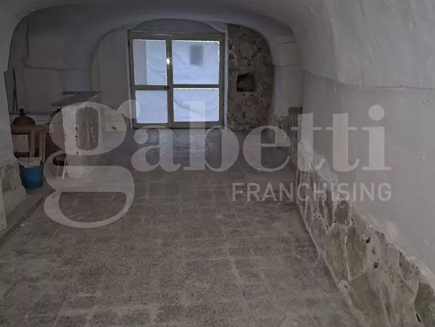 Immagine 5 di Box auto in vendita  in Via Roma a Ostuni