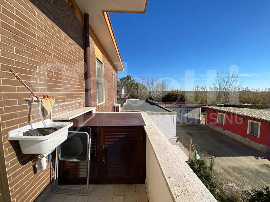 Immagine 10 di Appartamento in vendita  in Via della Luna, 257 a Fiumicino