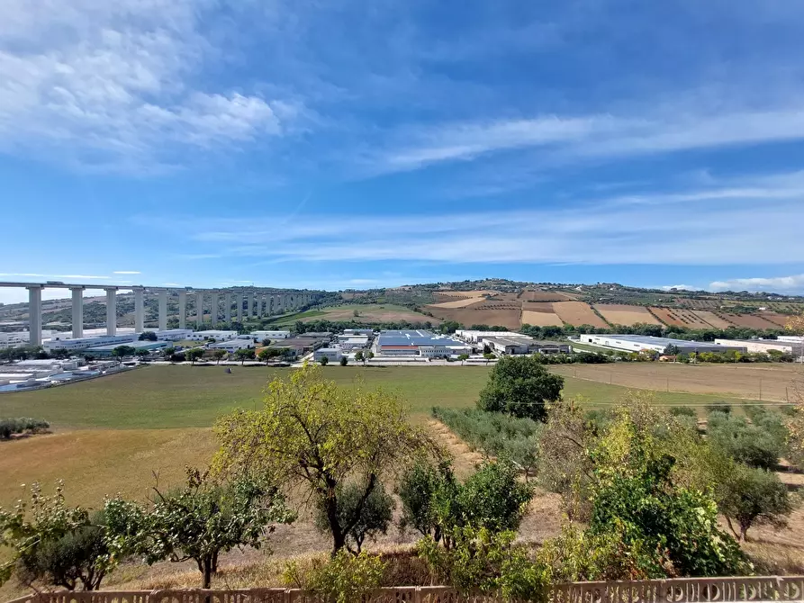 Immagine 11 di Casa bifamiliare in vendita  in Contrada San Pietro, 1 a Tortoreto
