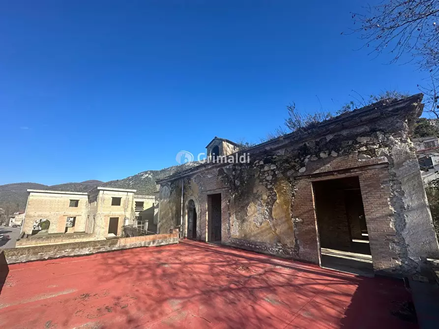 Immagine 6 di Palazzo in vendita  in Piazza Francesco e Chiara D'Assisi, 1 a Lauro