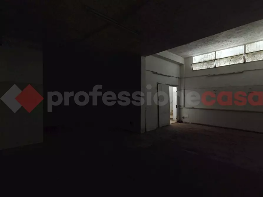 Immagine 18 di Negozio in vendita  in Via della Casetta Mattei a Roma