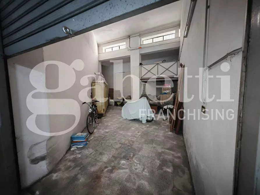 Immagine 8 di Magazzino in vendita  in Via Gramsci a Trani