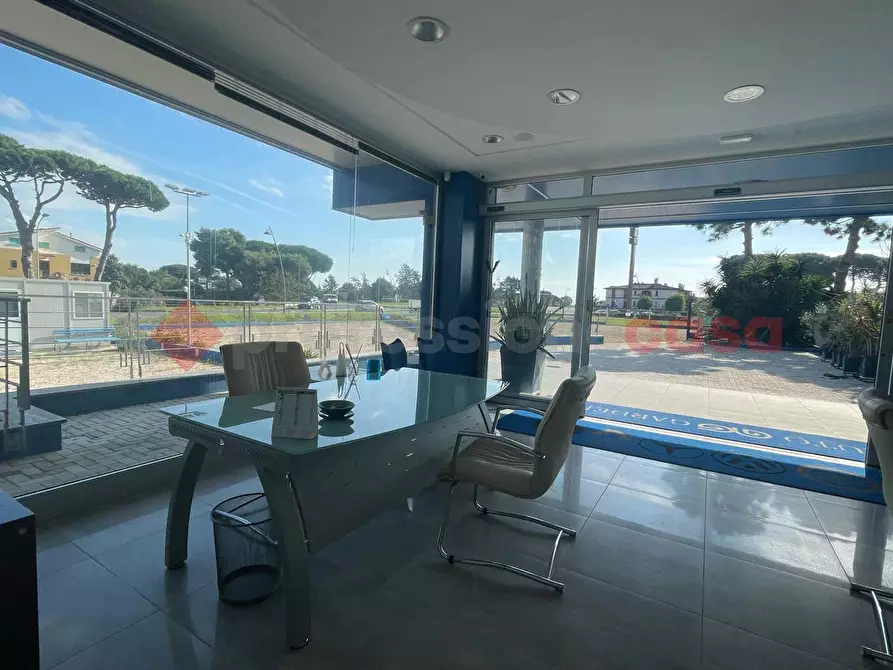 Immagine 11 di Negozio in affitto  in Via PONTINA, 148 a Terracina