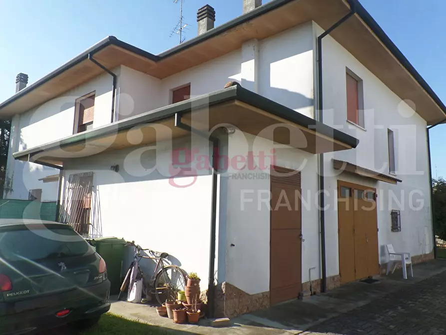Immagine 3 di Casa bifamiliare in vendita  in Via Cilea, 8 a Bondeno