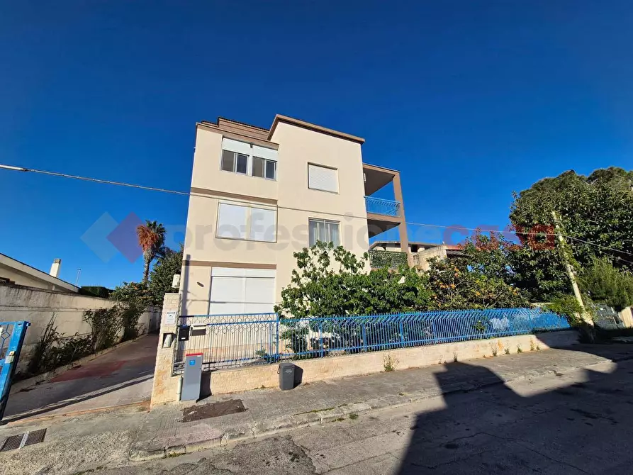 Immagine 1 di Appartamento in vendita  in Via MEDAGLIE D'ORO, 32 a Brindisi