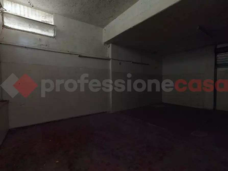 Immagine 15 di Negozio in vendita  in Via della Casetta Mattei a Roma