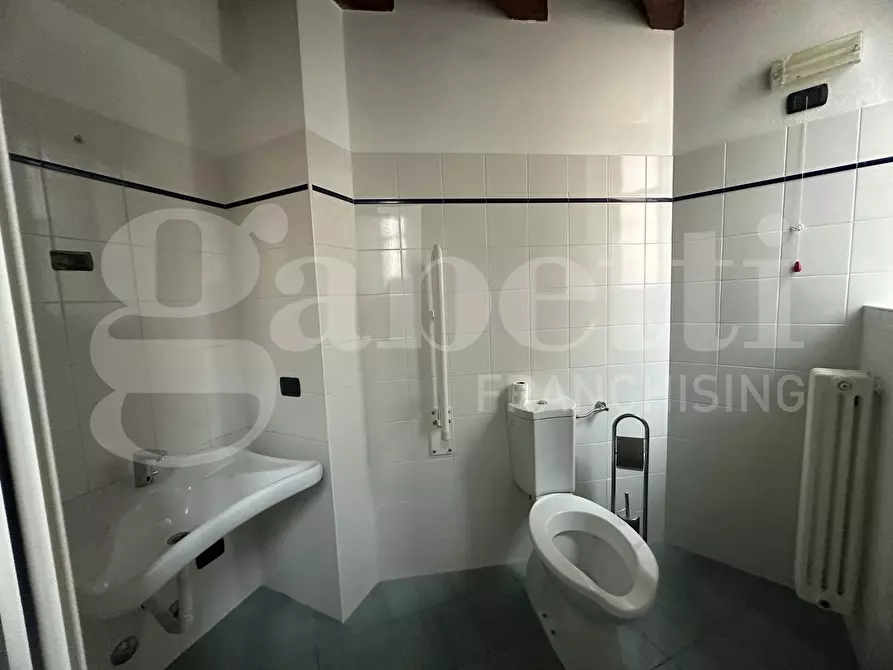 Immagine 22 di Attività commerciale in affitto  in Via Roma, 20 a Albese Con Cassano