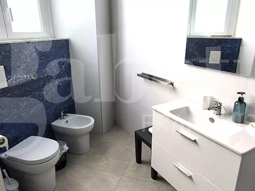 Immagine 40 di Appartamento in vendita  in Corso Garibaldi a Napoli