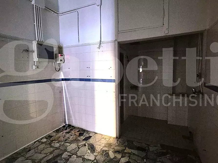 Immagine 9 di Negozio in affitto  in Via dei Mille, 8 a Torre Annunziata