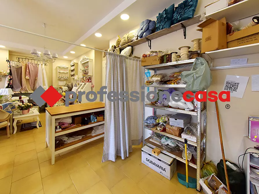 Immagine 13 di Negozio in vendita  in Via Madonna delle Grazie, 54 a San Prisco
