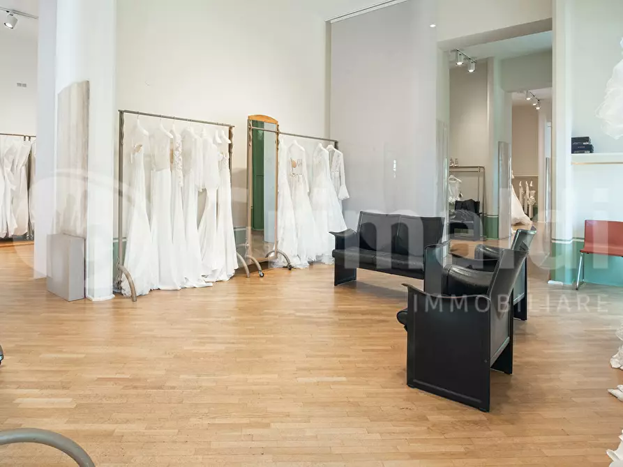 Immagine 7 di Negozio in vendita  in Piazza Annunziata, 12 a Marigliano