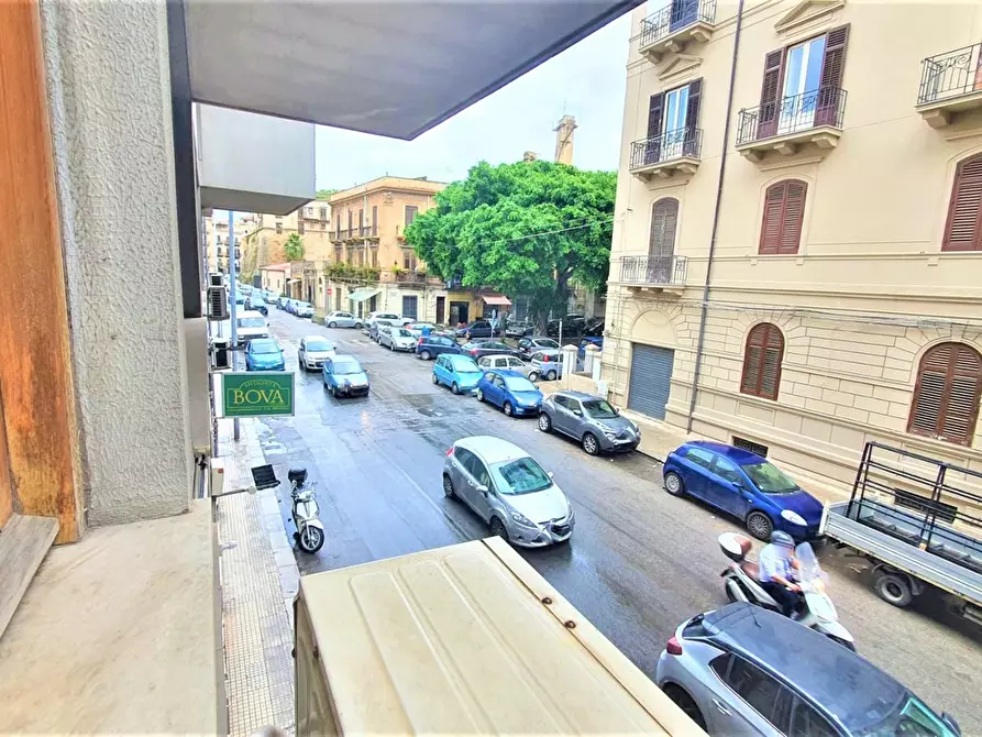 Immagine 1 di Appartamento in vendita  in Corso Alberto Amedeo, 74 a Palermo