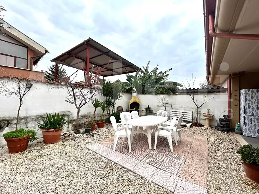 Immagine 4 di Casa bifamiliare in vendita  in Via delle viole, 6 a Pomezia