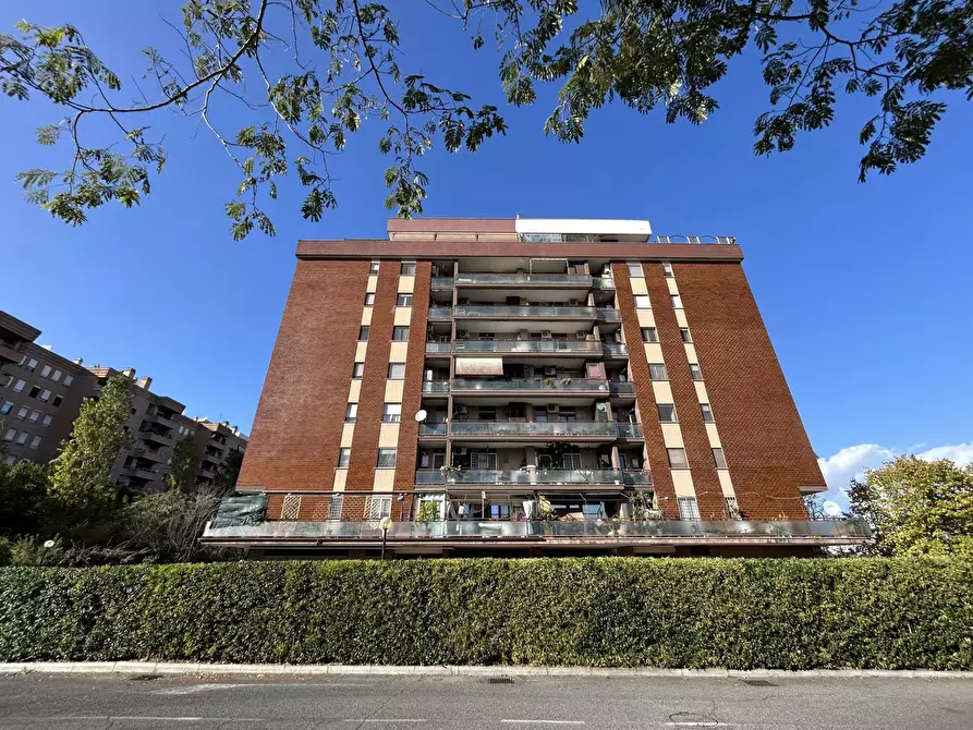 Immagine 2 di Appartamento in vendita  in Via di Decima, 256 a Roma
