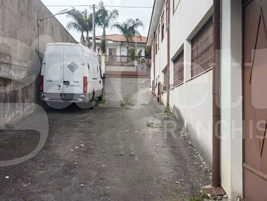 Immagine 6 di Magazzino in vendita  in Via Giacomo Leopardi, 21 a Gravina Di Catania