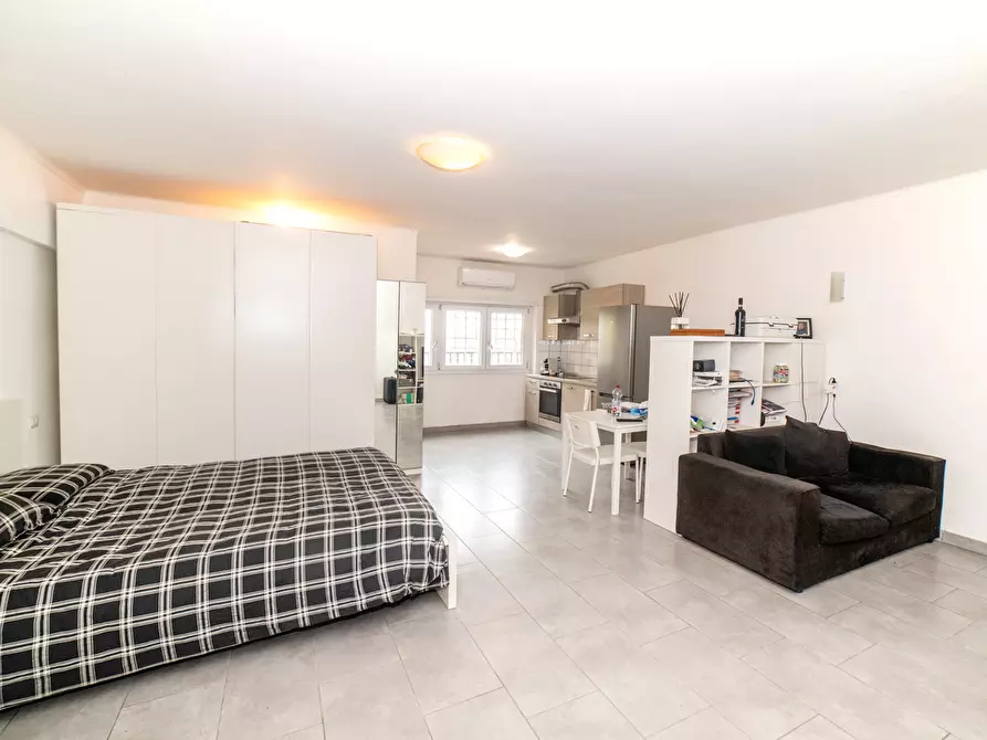 Immagine 8 di Appartamento in vendita  in Via Michelangelo Peroglio, 27 a Roma