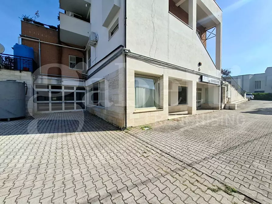 Immagine 8 di Negozio in affitto  in Via Zotone, 45 a Atina