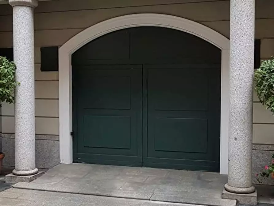 Immagine 2 di Box auto in vendita  in Corso di porta Romana, 55 a Milano