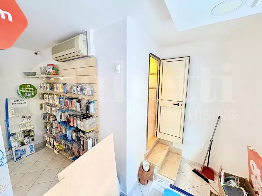 Immagine 23 di Attività commerciale in vendita  in Via Silvio Pellico, 2 a Colleferro