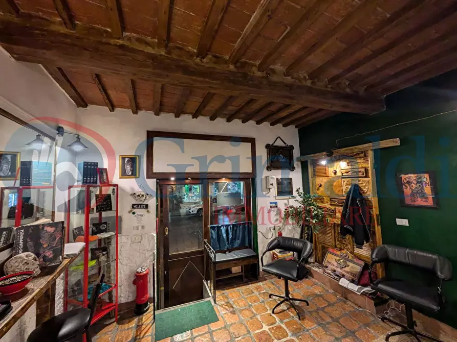 Immagine 8 di Negozio in vendita  in Via De Larderel a Livorno