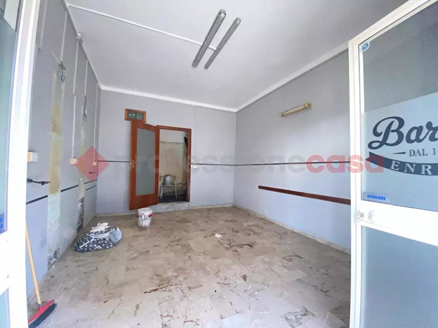 Immagine 7 di Negozio in affitto  in Via Trento, SNC a Mondragone