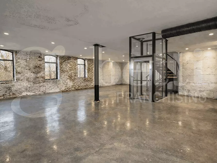 Immagine 14 di Loft/Open space in vendita  in Via Lago di Como, 10 a Vicenza