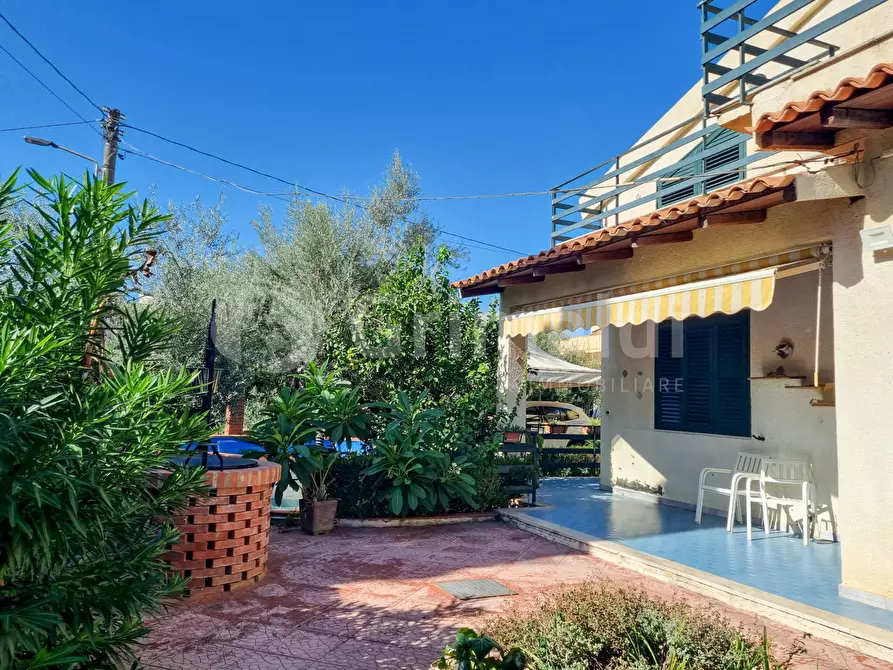 Immagine 2 di Villa in vendita  in Via Pico della Mirandola a Avola