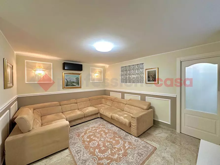Immagine 10 di Villa in vendita  in Via Delle Robinie a Opera