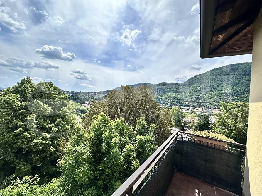 Immagine 33 di Appartamento in vendita  in Via puccini, 1 a Erba