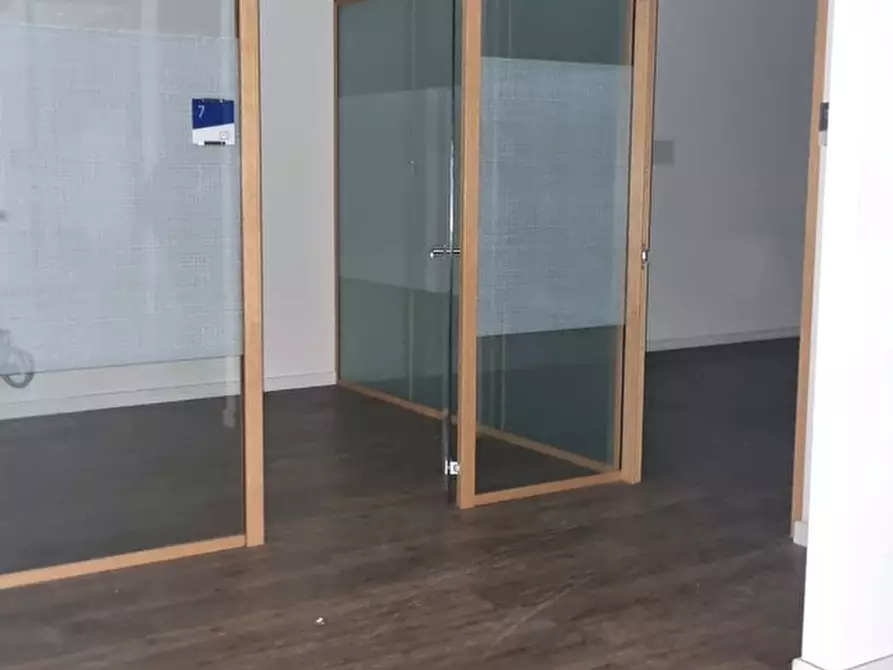 Immagine 7 di Negozio in vendita  in Via Dante, 48 a Palermo